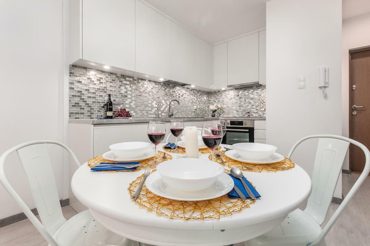 Apartment Golden By Renters Warschau